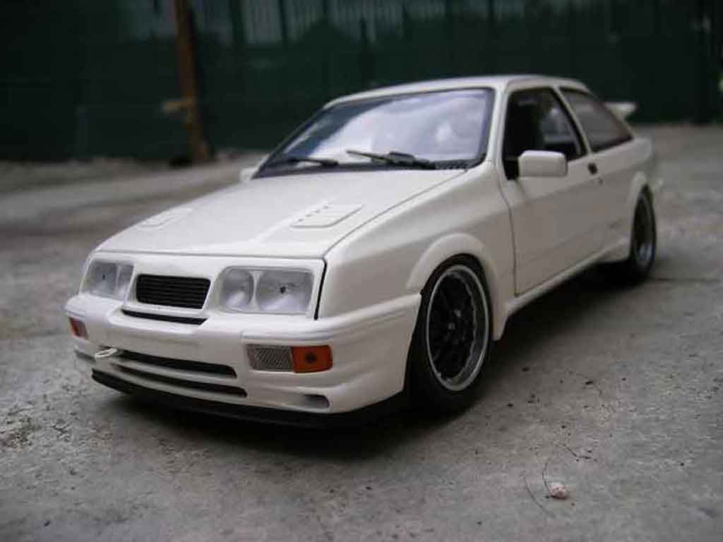 Ford Sierra Cosworth RS tuning wit 1/18 Minichamps