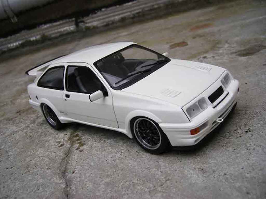 Ford Sierra Cosworth RS tuning wit 1/18 Minichamps