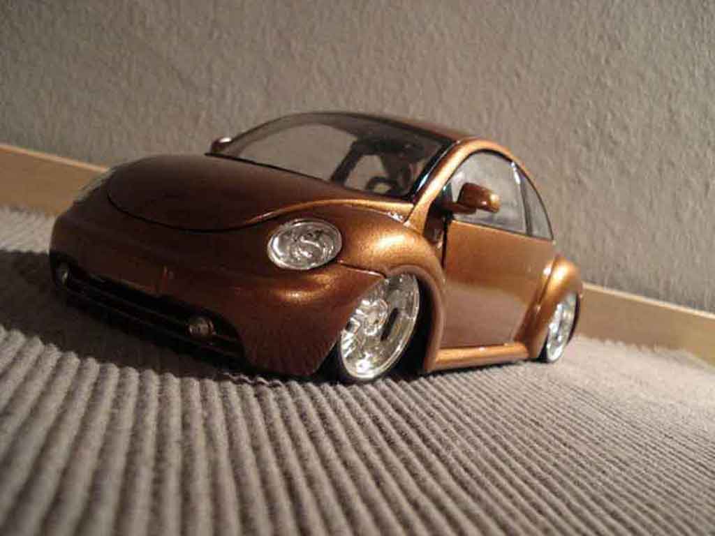 Volkswagen New Beetle Base lv up 1/18 Maisto