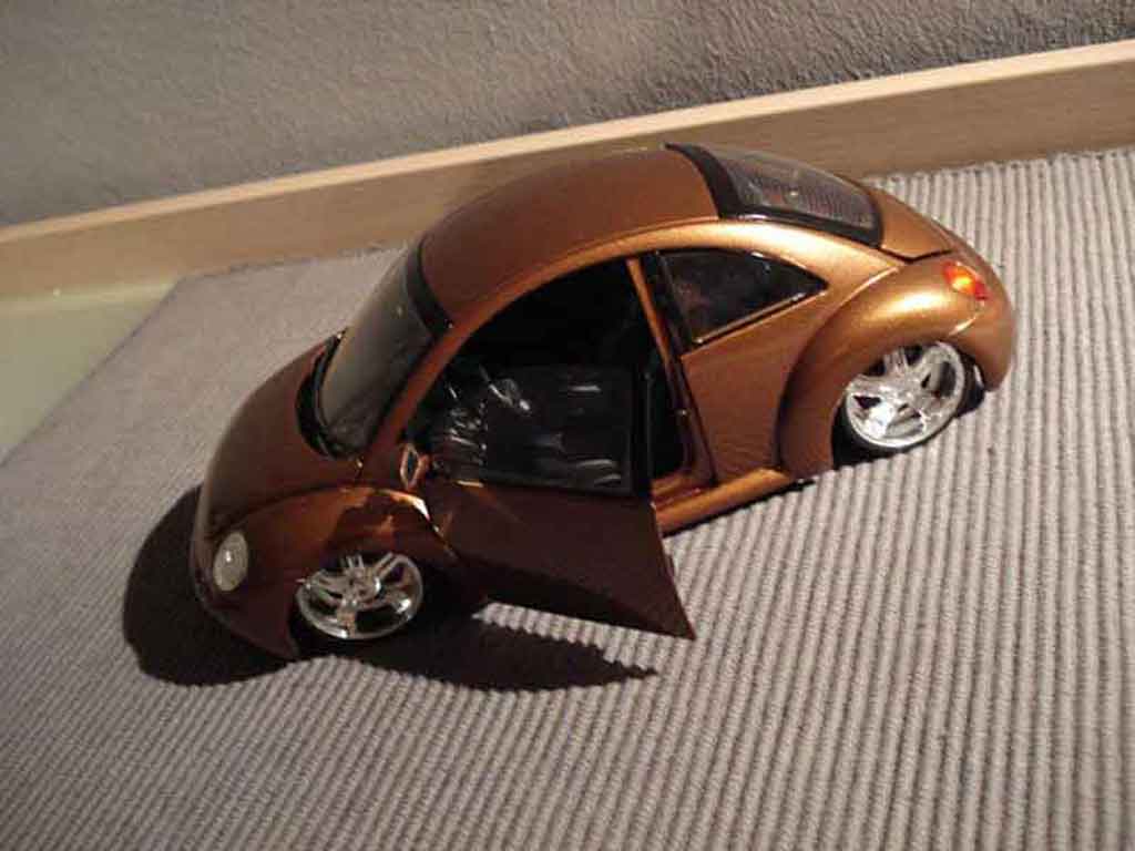 Volkswagen New Beetle Base lv up 1/18 Maisto