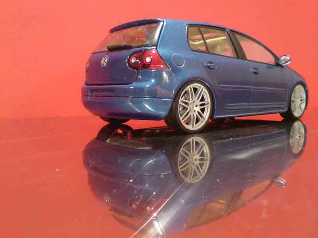 Volkswagen Golf GTI rs5 1/18 Burago