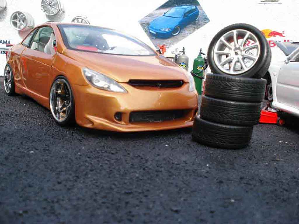 Peugeot 307 CC oranje 1/18 Solido