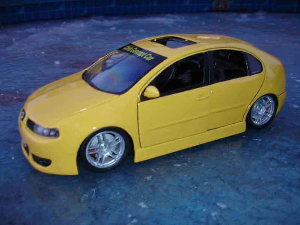 Seat Leon 1/18 Burago cupra r modelauto