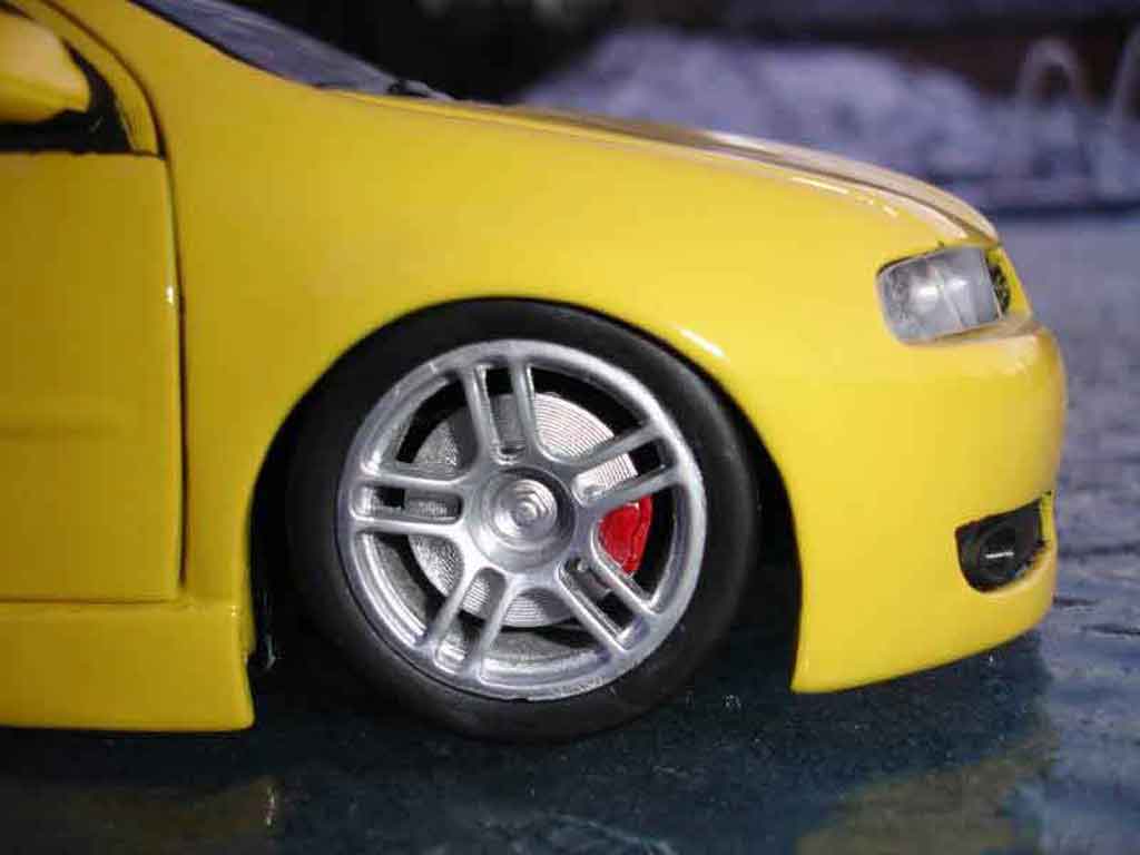 Seat Leon Cupra r 1/18 Burago