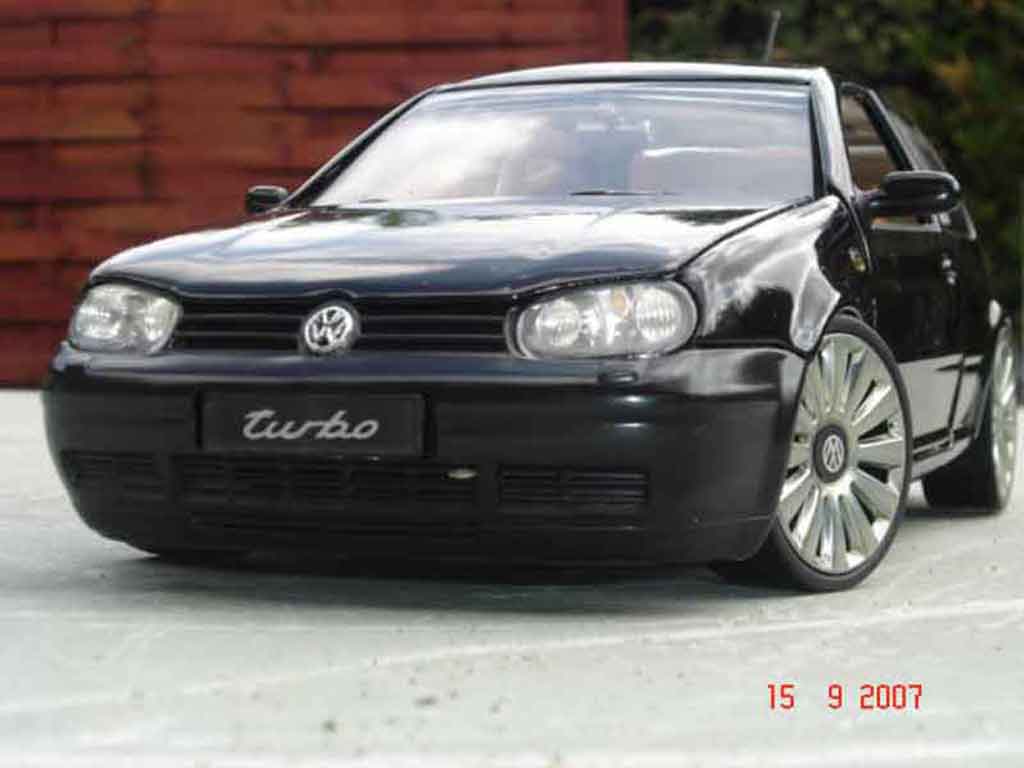 Volkswagen Golf 4 GTI 1/18 Revell 4 GTI 3.2 turbo modelauto