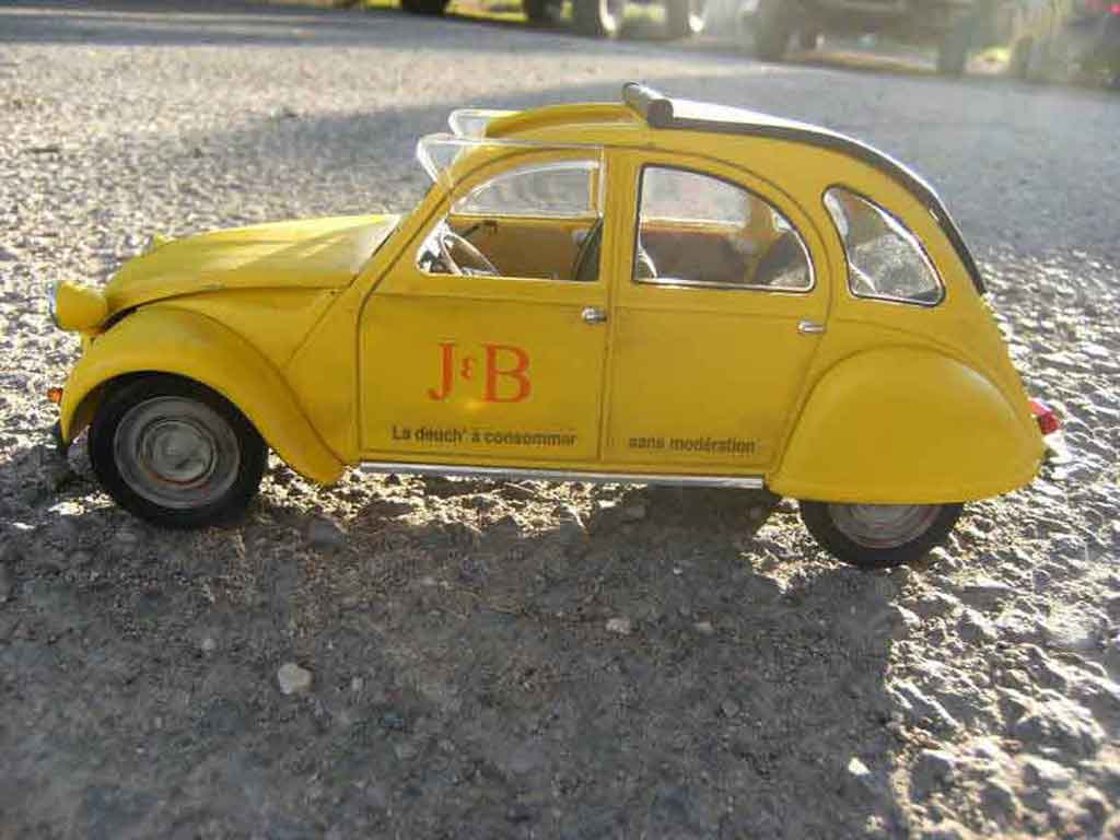 Citroen 2CV Berline j&b 1966 1/18 Solido