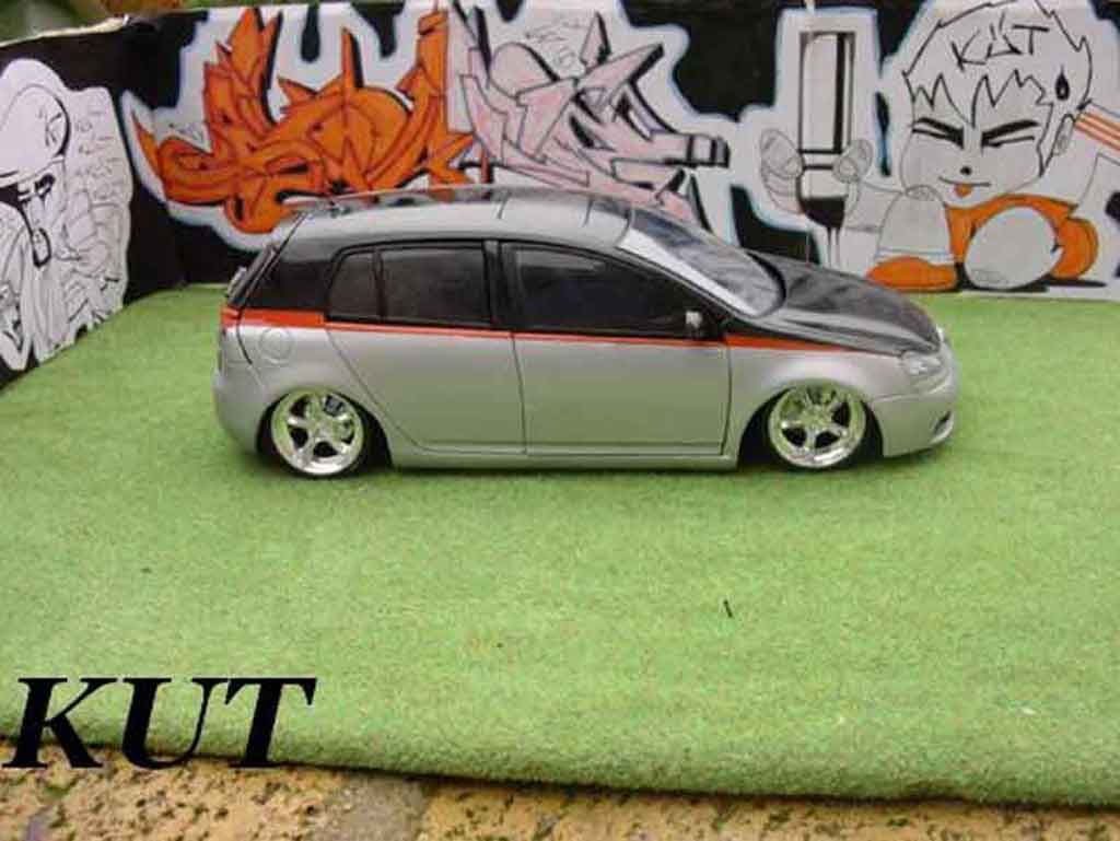 Volkswagen Golf GTI suspensions pneumatiques 1/18 Burago