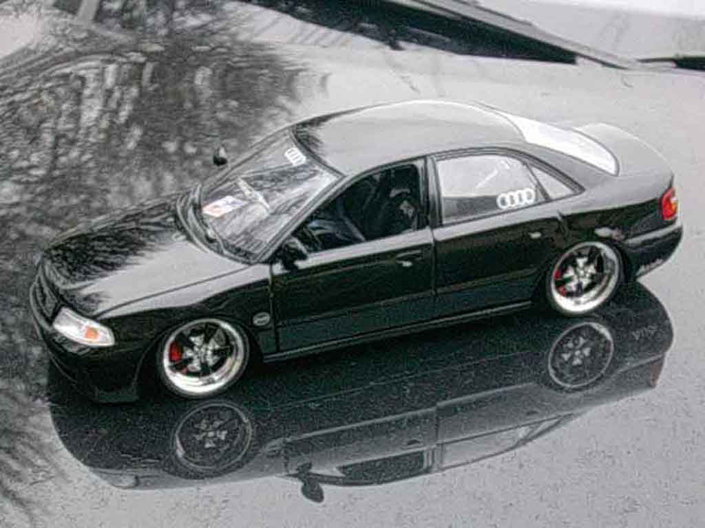 Audi A4 berline s4 zwart 1/18 Ut Models