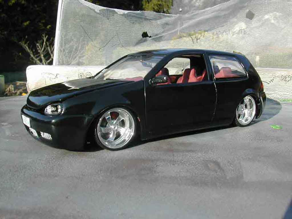Volkswagen Golf GTI p.i.m.p 1/18 Revell