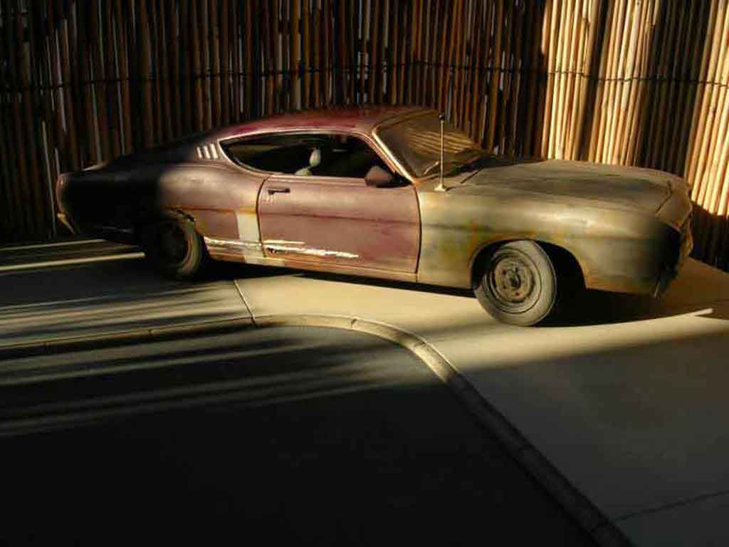 Ford Torino Talladega gangsta car 1/18 Maisto