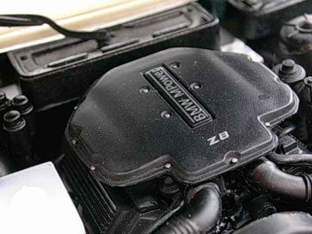 Bmw 850 ci e31 zwart (z8 alpina) 1/18 Revell