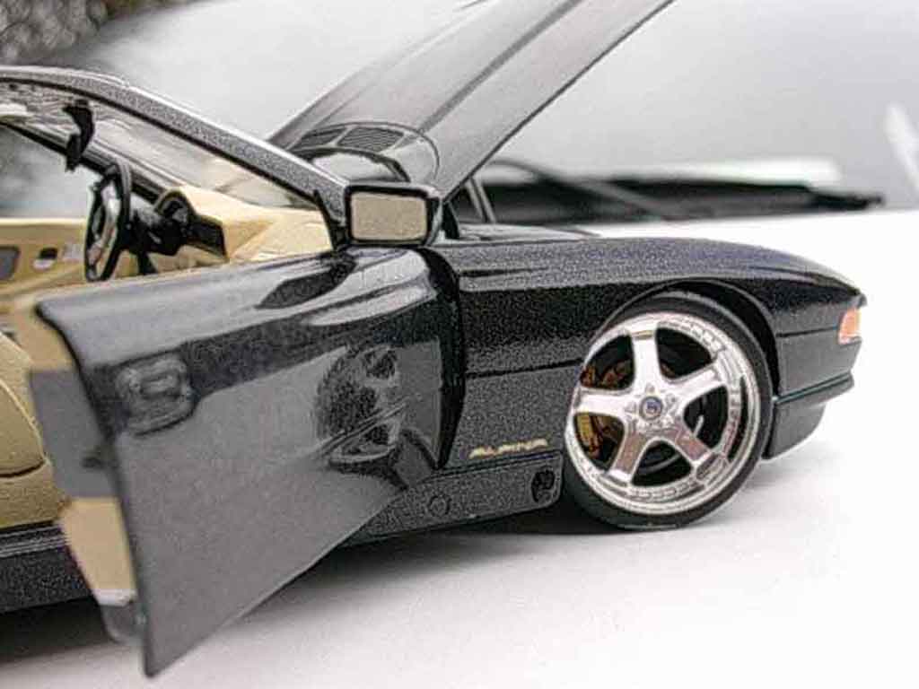 Bmw 850 ci e31 zwart (z8 alpina) 1/18 Revell
