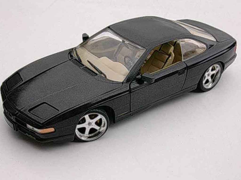Bmw 850 1/18 Revell e31 ci zwart (z8 alpina) modelauto