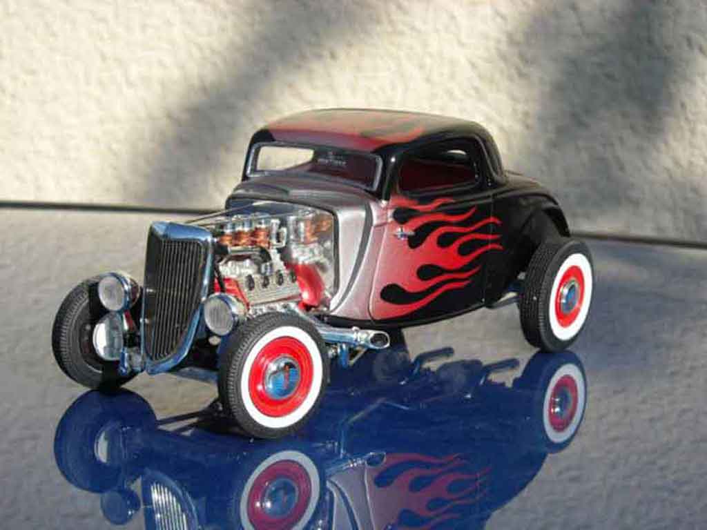 Ford 1934 1/18 Ertl hot rod zwart flaming modelauto