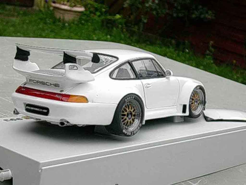 Porsche 993 GT2 1/18 Ut Models GT2 evo transkit legende miniature modelauto