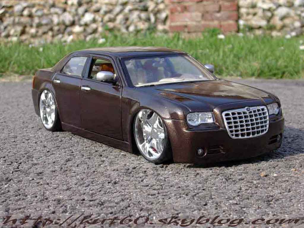 Chrysler 300C 1/18 Maisto show car louis vuitton modelauto