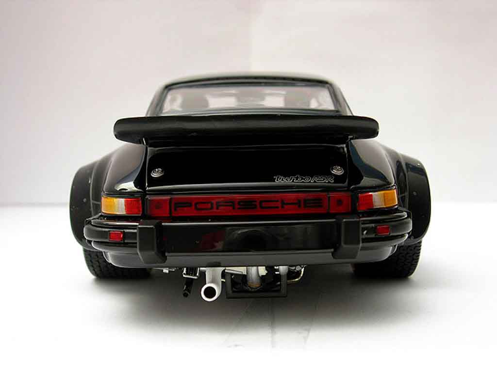 Porsche 934 RSR Turbo 1/18 Exoto RSR Turbo zwart modelauto
