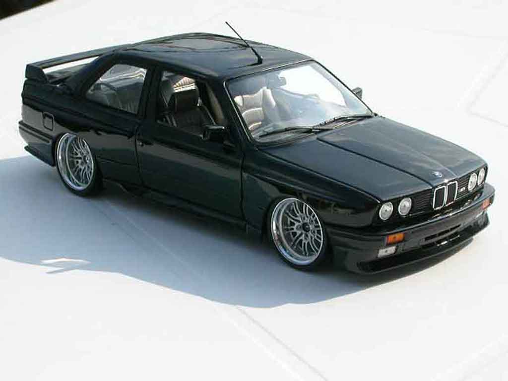 Bmw M3 E30 1/18 Kyosho E30 zwart jantes e46 a deport modelauto