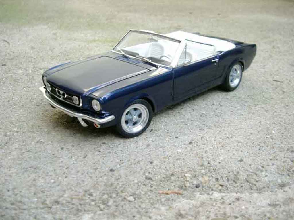 Ford Mustang Convertible cabriolet blauw 1/18 Jouef