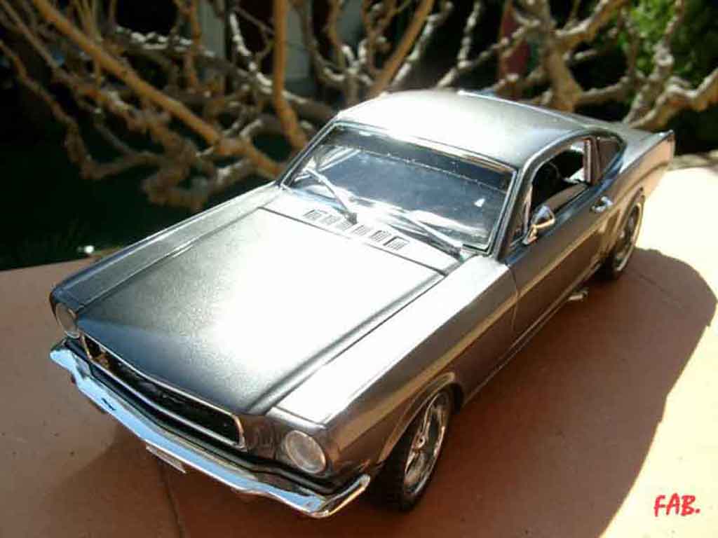 Ford Mustang Fastback coupe 1/18 Jouef