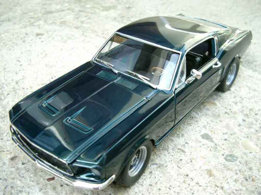 Ford Mustang Bullitt gt replique 1967 1/18 Johnny Lightning
