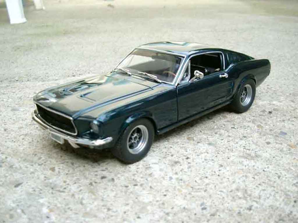 Ford Mustang Bullitt gt replique 1967 1/18 Johnny Lightning