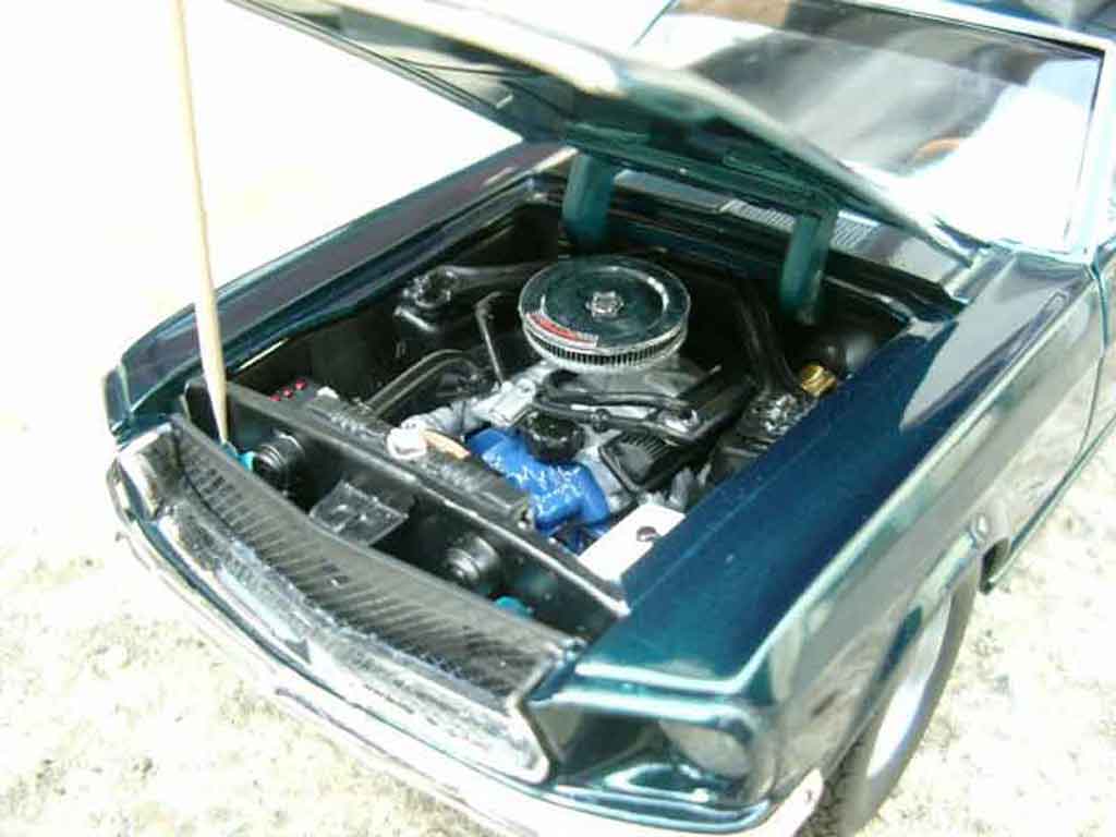 Ford Mustang Bullitt gt replique 1967 1/18 Johnny Lightning