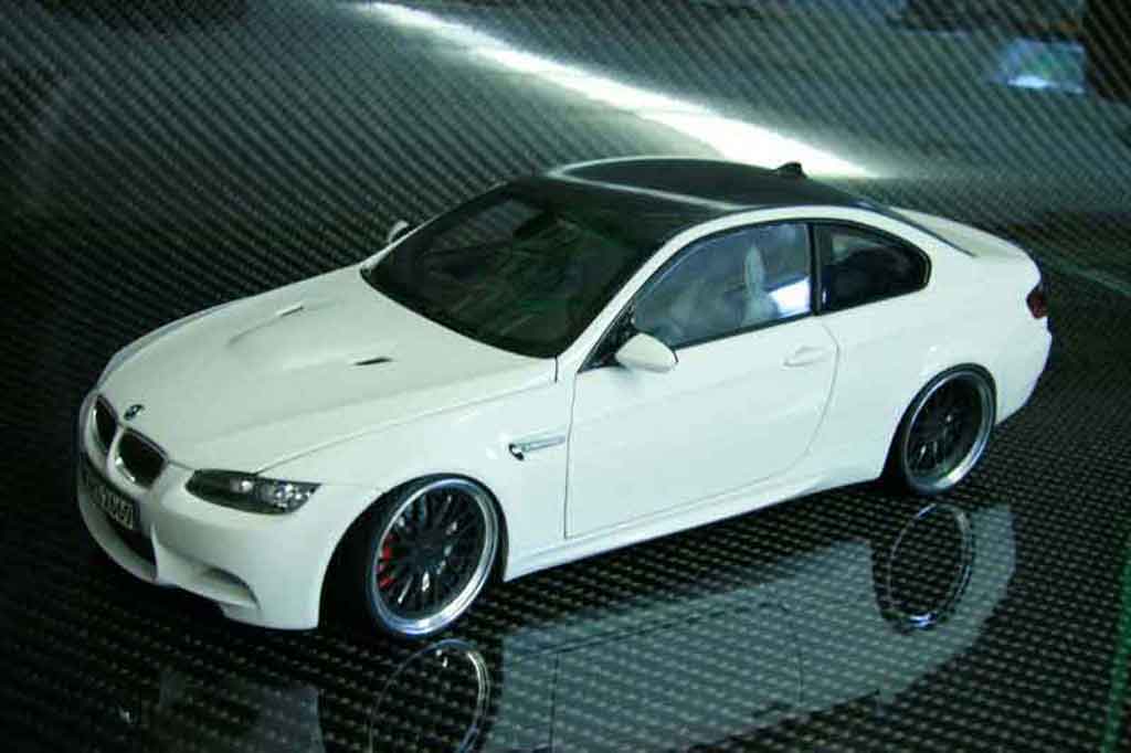 Bmw M3 E92 1/18 Kyosho E92 alpine wit carbone modelauto