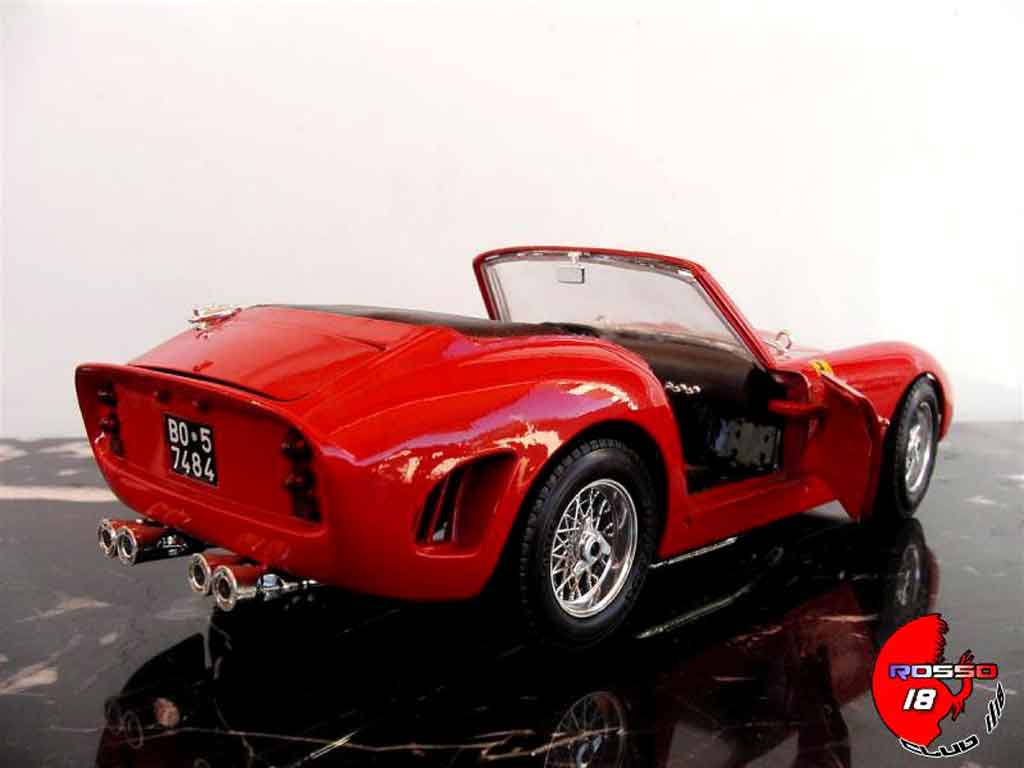 Ferrari 250 TR cabriolet rood 1/18 Burago