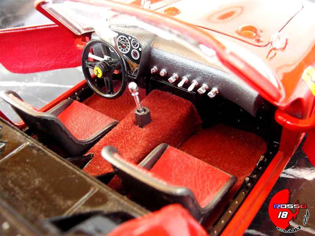 Ferrari 250 TR cabriolet rood 1/18 Burago