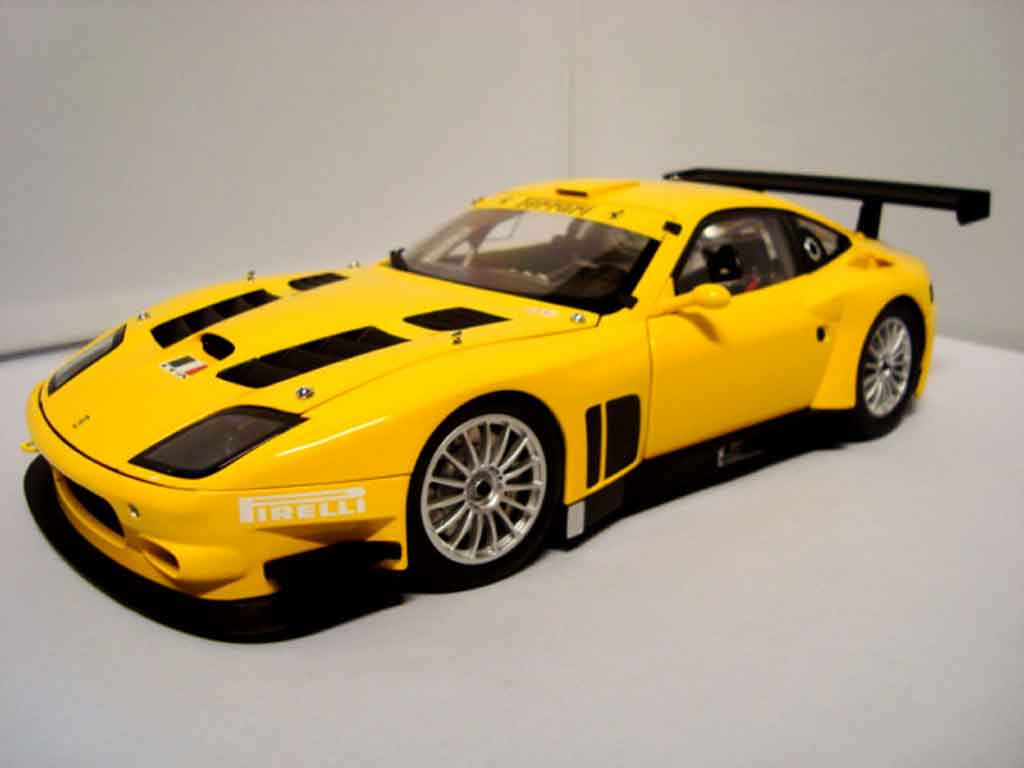 Ferrari 575 GTC evoluzione 2005 geel 1/18 Kyosho