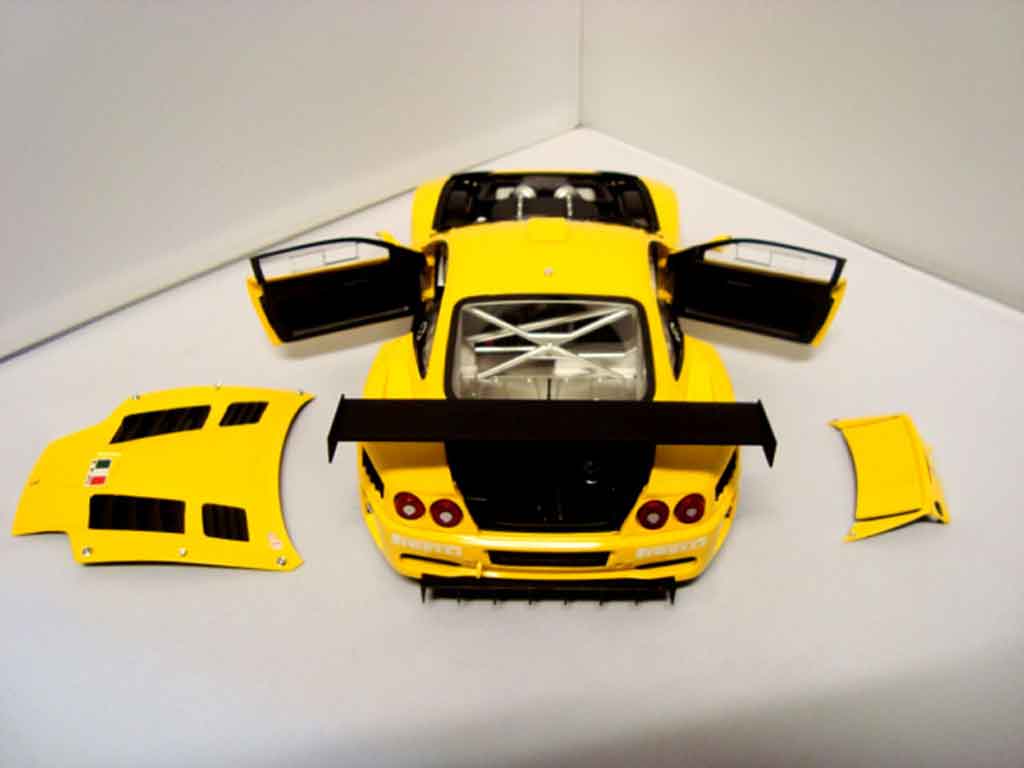Ferrari 575 GTC evoluzione 2005 geel 1/18 Kyosho