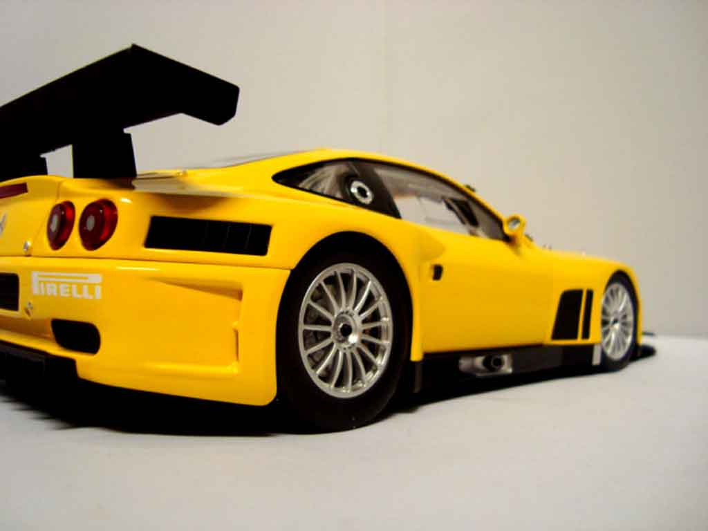 Ferrari 575 GTC evoluzione 2005 geel 1/18 Kyosho