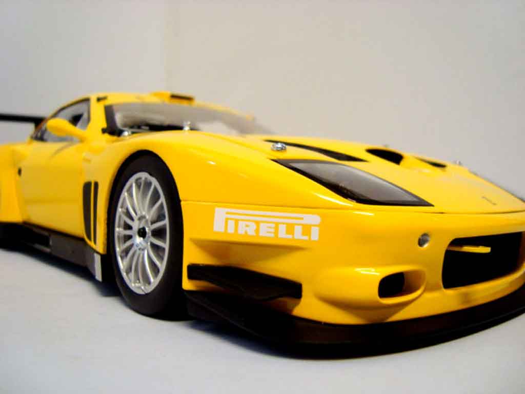 Ferrari 575 GTC evoluzione 2005 geel 1/18 Kyosho