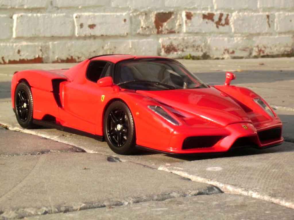 Ferrari Enzo Coupe rood jantes zwarts 1/18 Hot Wheels
