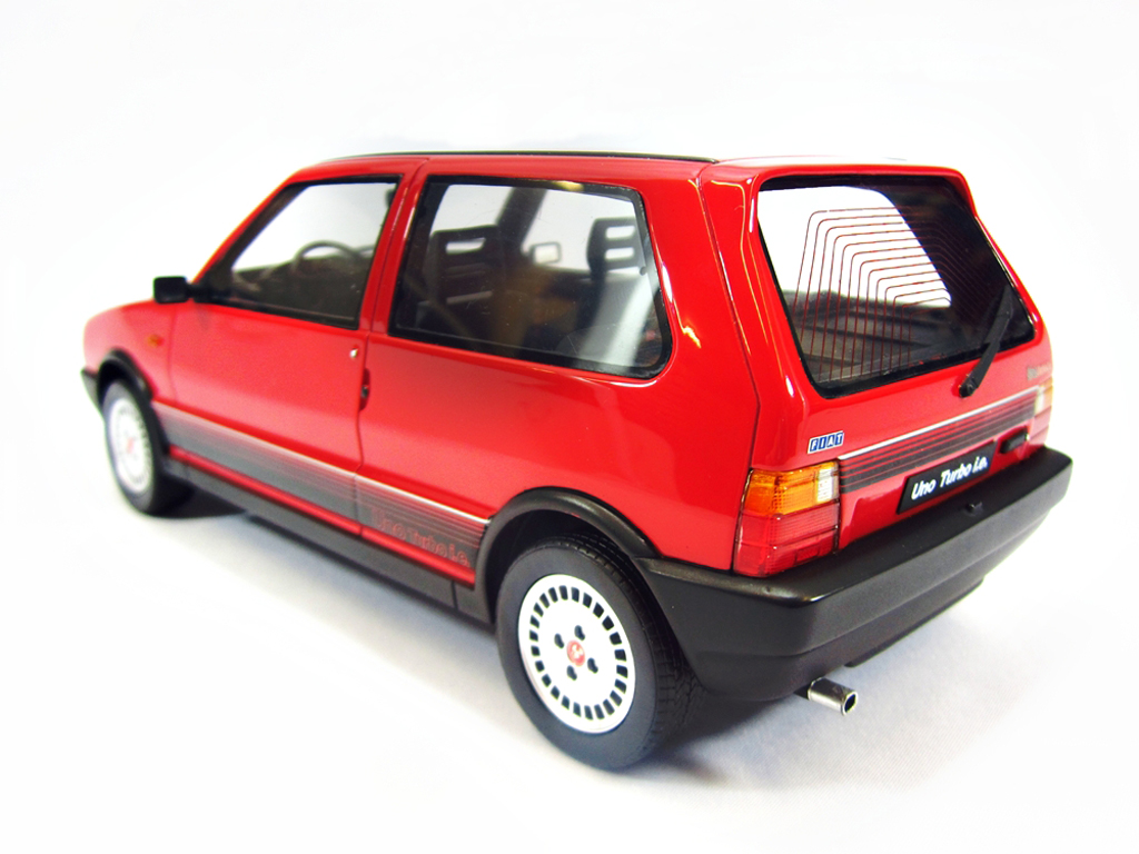 Fiat Uno Turbo i.e. LM088 rood 1987 1/18 Laudoracing Models