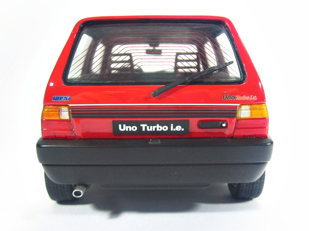 Fiat Uno Turbo i.e. LM088 rood 1987 1/18 Laudoracing Models