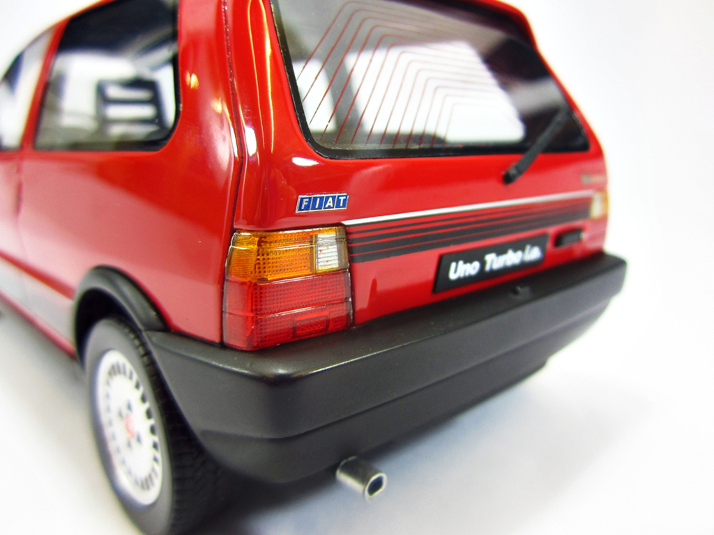 Fiat Uno Turbo i.e. LM088 rood 1987 1/18 Laudoracing Models