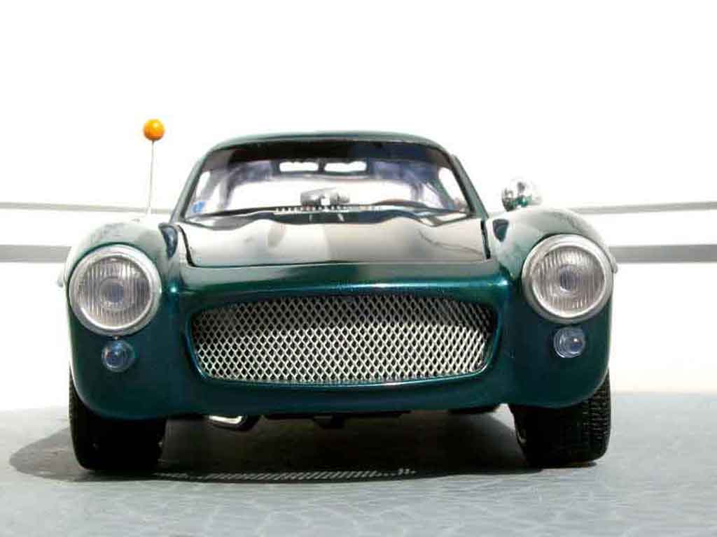 Mercedes 300 Base urban hot rod 1/18 Burago