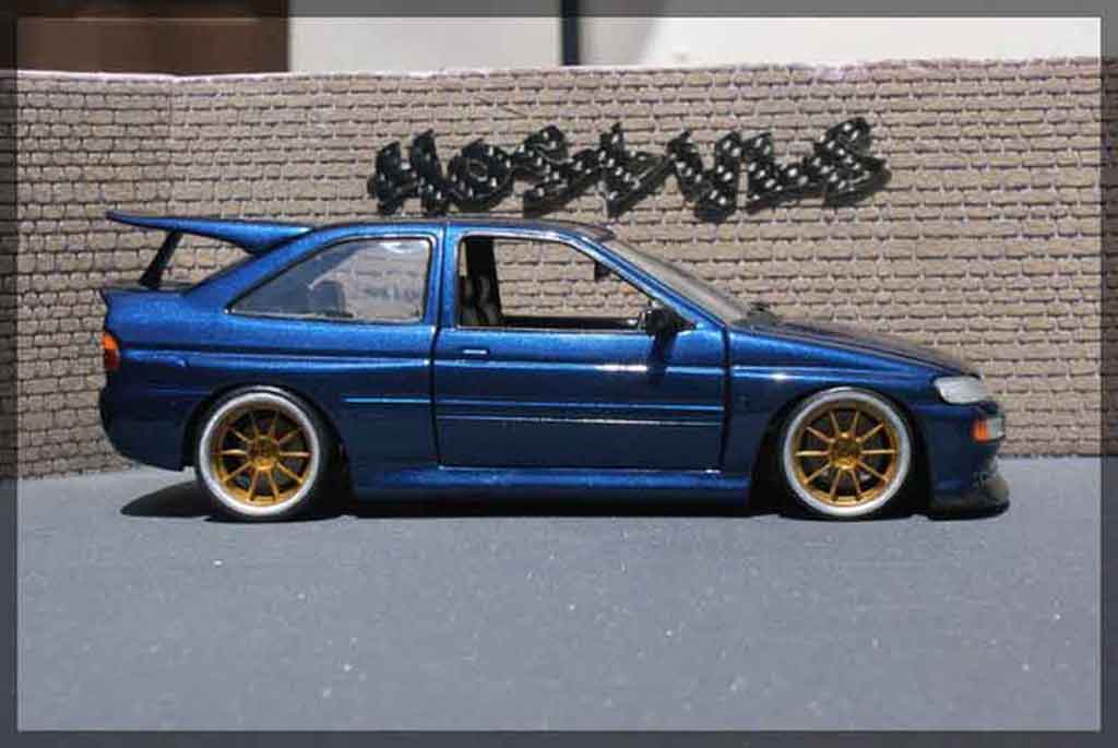 Ford Escort Cosworth serie limite miki biasion 1/18 Ut Models