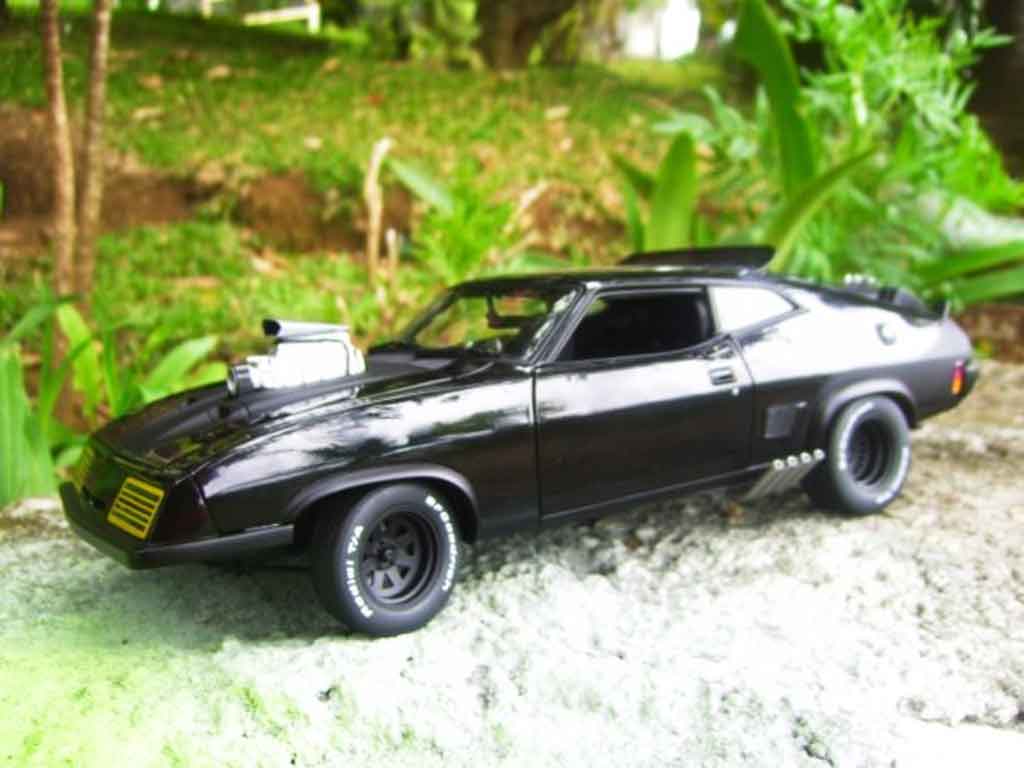 Mad Max ROAD WARRIOR INTERCEPTOR Interceptor falcon 1973 1/18 Autoart