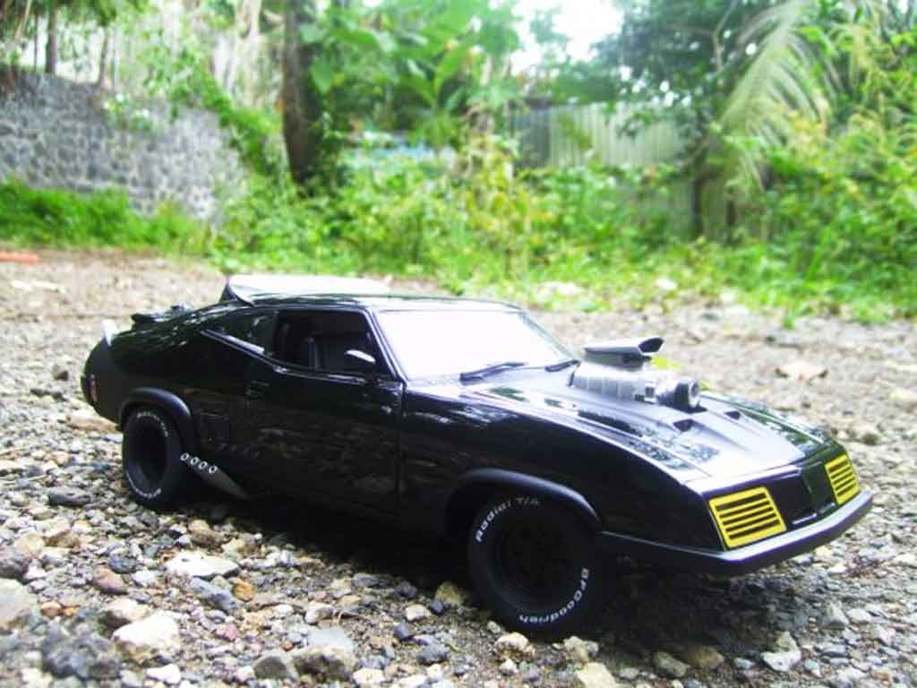 Mad Max ROAD WARRIOR INTERCEPTOR Interceptor falcon 1973 1/18 Autoart