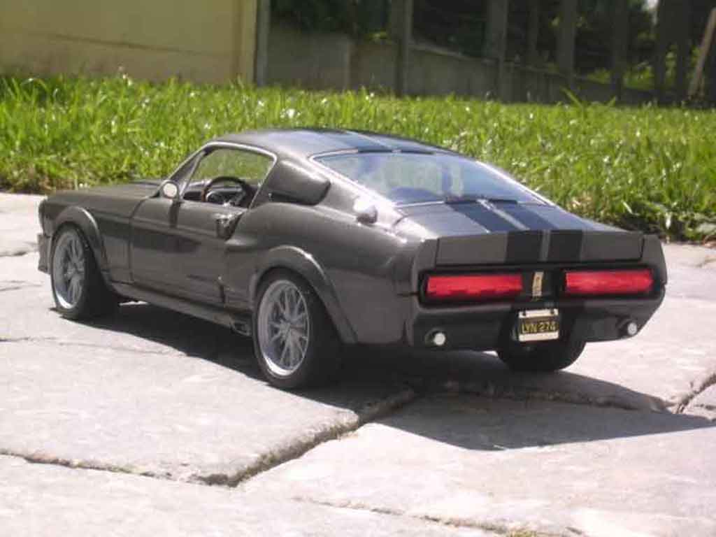 Shelby GT 500 Base eleanor replique 1/18 Shelby Collectibles