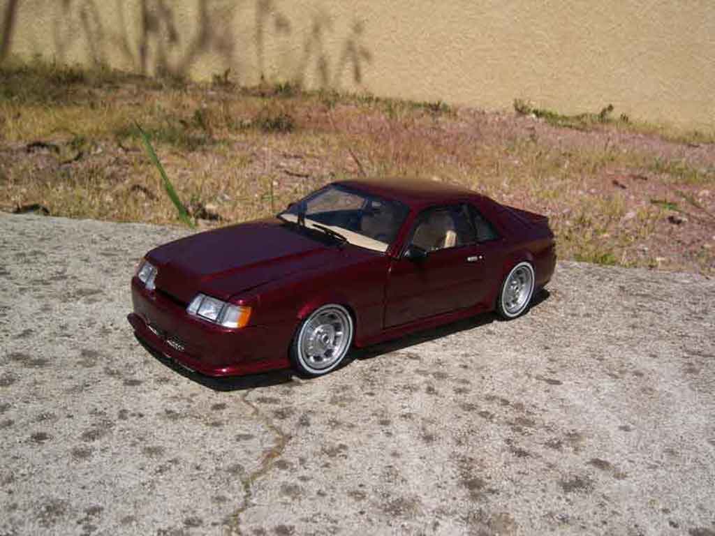 Ford Mustang SVO rood 1/18 Welly