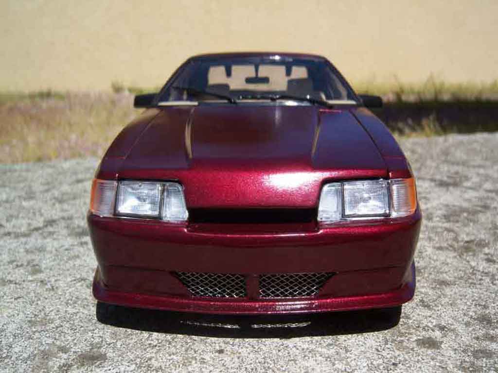 Ford Mustang SVO rood 1/18 Welly