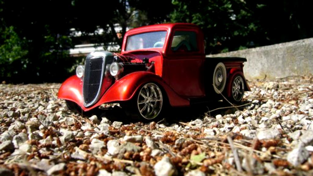 Ford 1934 1/18 Solido rood moteur prepare modelauto