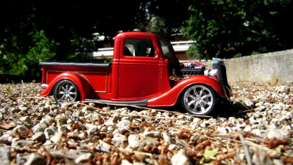 Ford 1934 Hot Rod rood moteur prepare 1/18 Solido