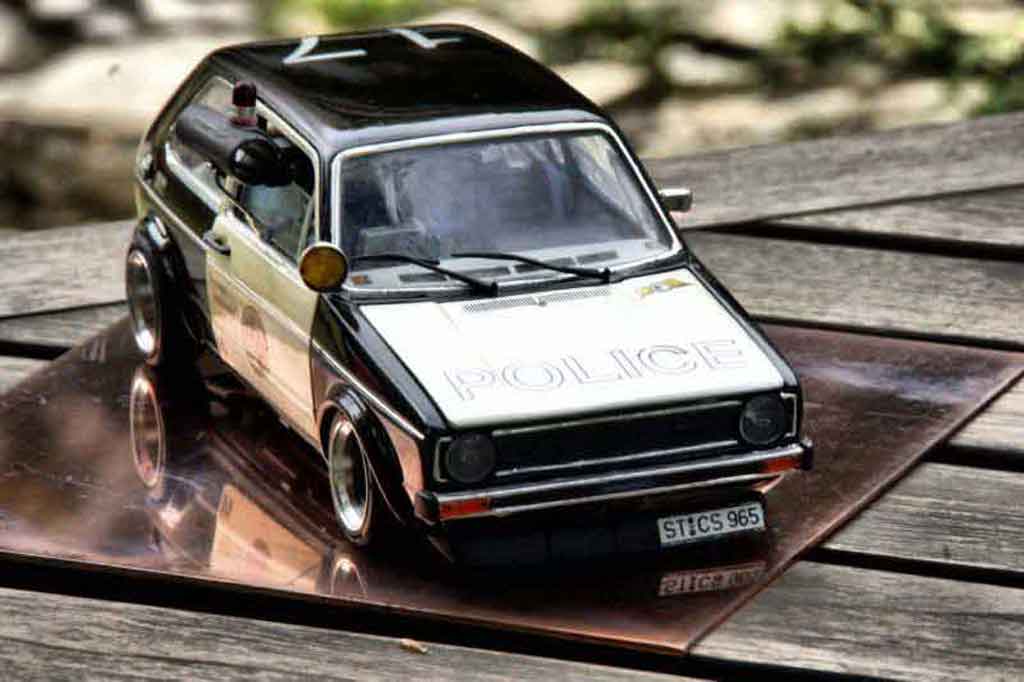 Volkswagen Golf 1 GTI 1/18 Solido 1 GTI politie / polizei modelauto