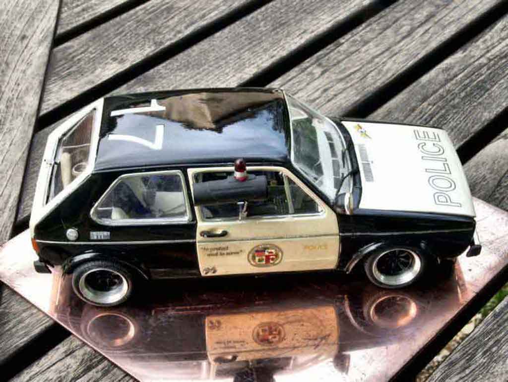 Volkswagen Golf GTI politie / politie 1/18 Solido