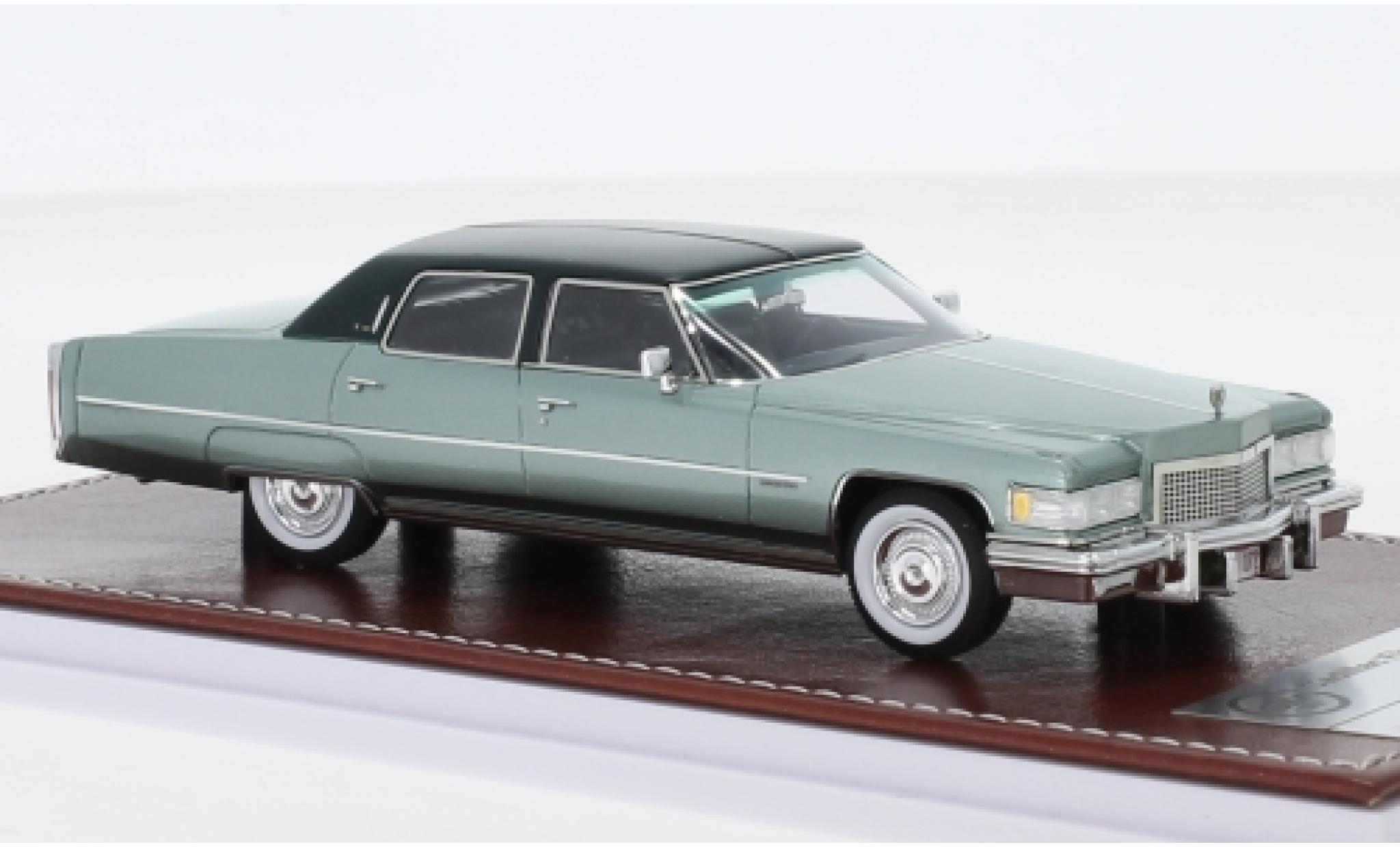 Cadillac Fleetwood 1/43 GIM   Great Iconic Models Brougham metallic groen/matt-groen 1976 modelauto